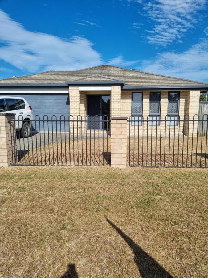 Blk Stays Guest House Deluxe Units Morayfield 外观 照片