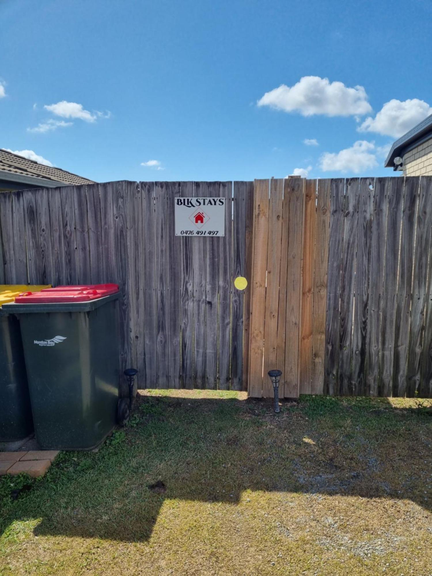 Blk Stays Guest House Deluxe Units Morayfield 外观 照片